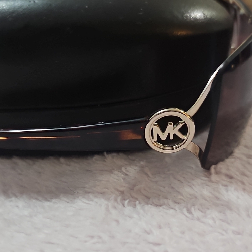 Michael Kors Black Sunglasses with Case. Michael Kors Verona (M2475S).  - Picture 7 of 12